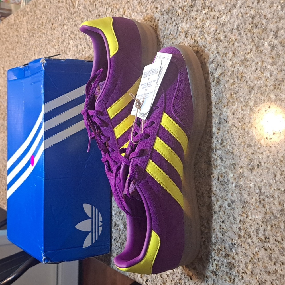 New Adidas Purple Suede Gazelle Sneakers with Yellow Stripes Size 8.5 - Picture 8 of 8
